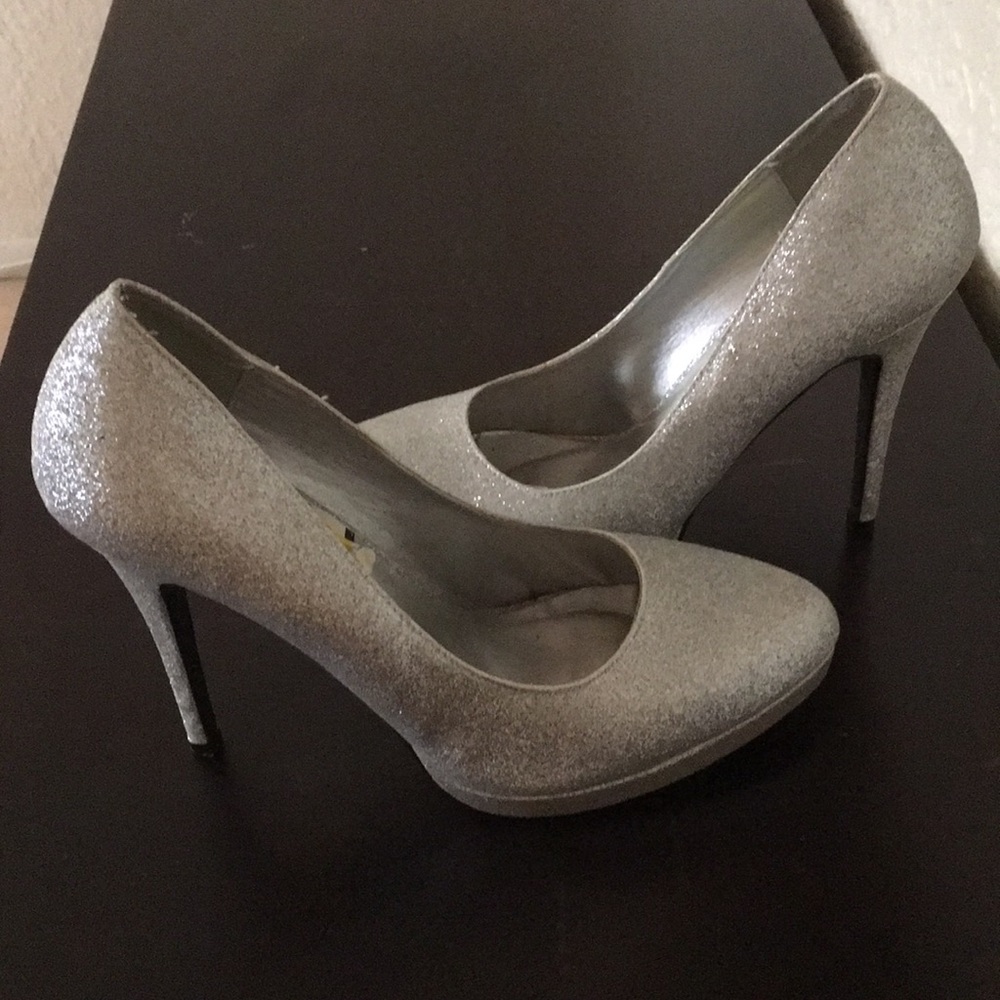 D.R heels Pointy toe pump